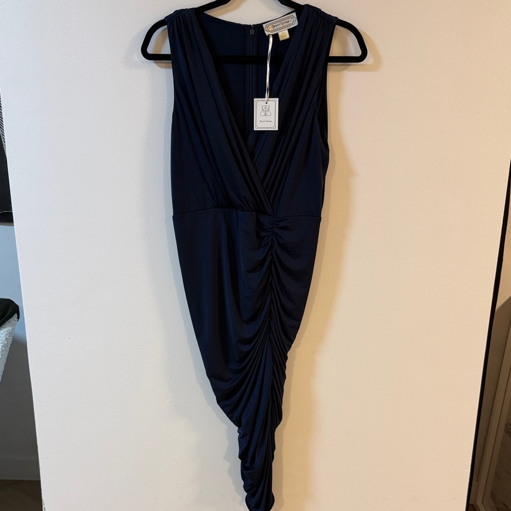 Nwt - Beyond Vintage super flattering Navy V-neck Asymmetrical Ruched Dress - M